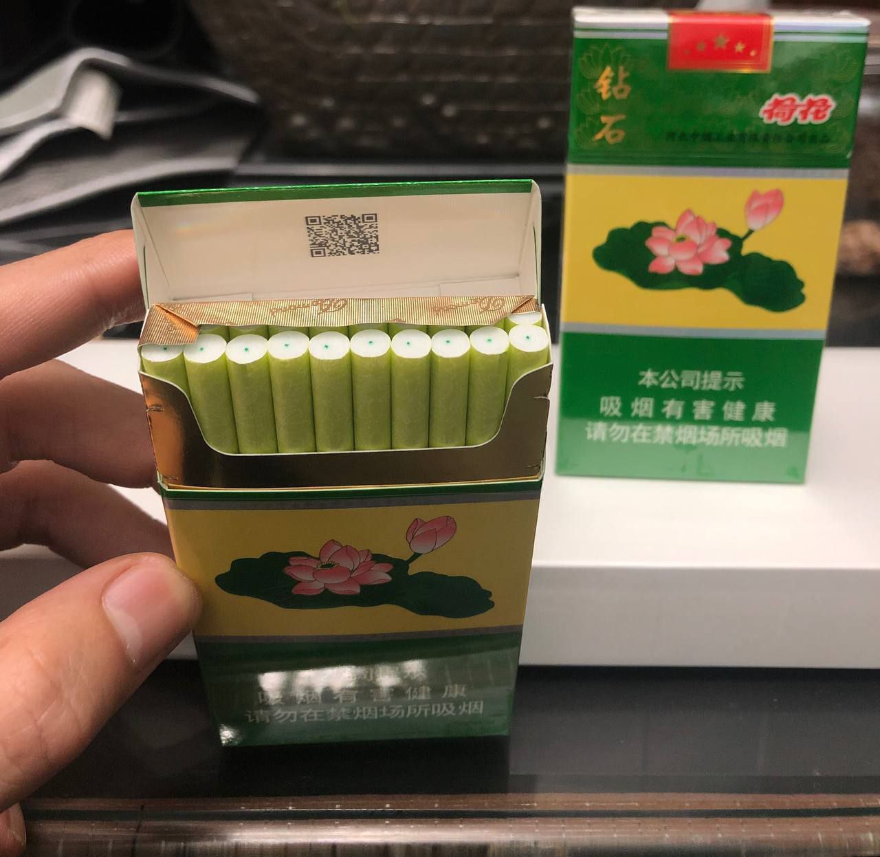 白皮细荷花